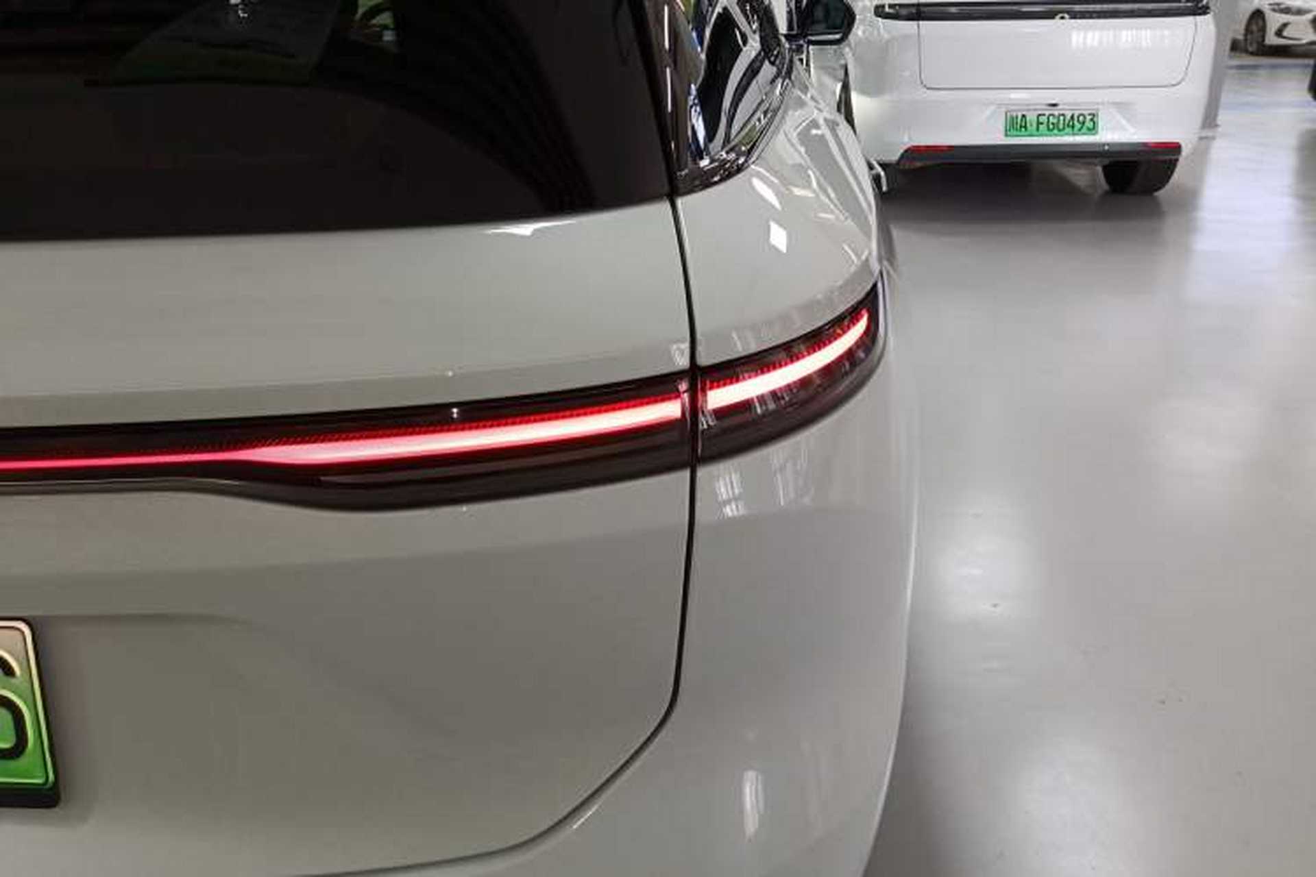 Used Nio ES8 2023 75 kWh Right Rear Taillight