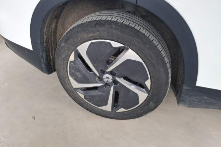 Used Nio ES8 2023 75 kWh Executive Edition Right Rear Wheel Hub