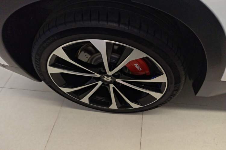 Used Nio ES8 2023 75 kWh Right Rear Wheel Hub