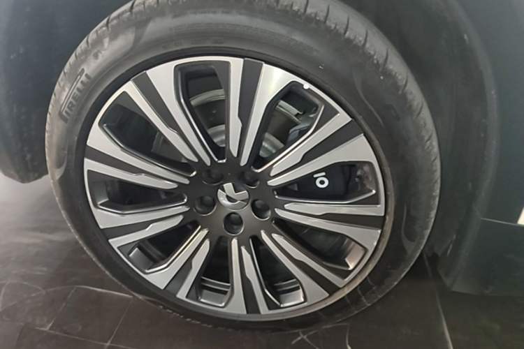 Used Nio ES8 2023 75 kWh Right Rear Wheel Hub