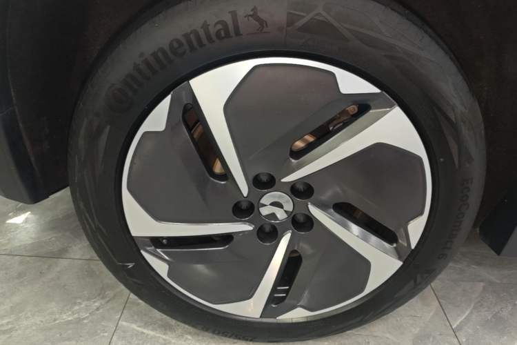 Used Nio ES8 2023 75 kWh Right Rear Wheel Hub