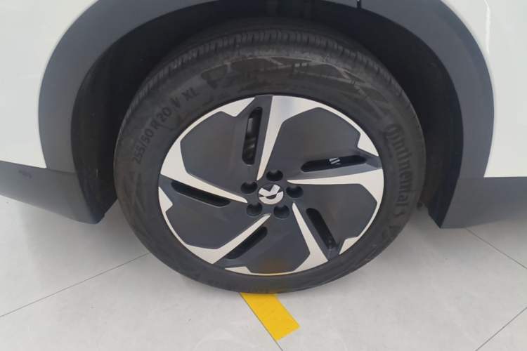 Used Nio ES8 2023 75 kWh Executive Edition Right Rear Wheel Hub