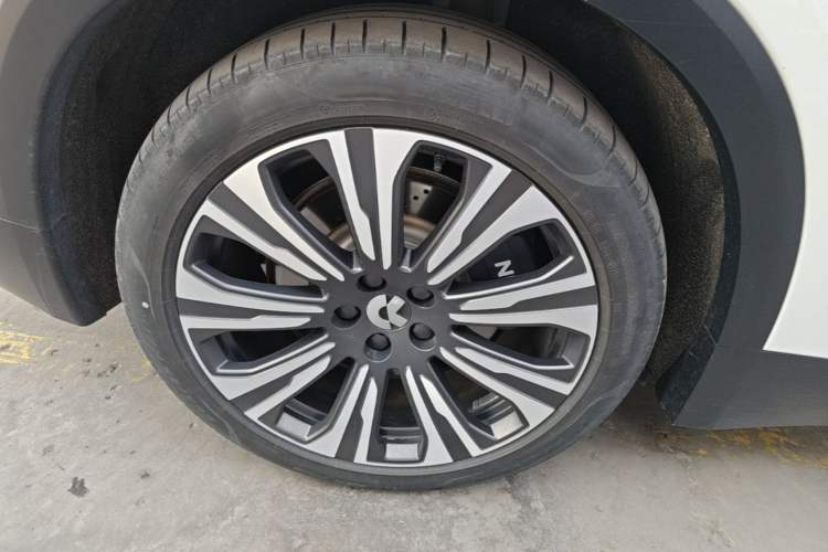 Used Nio ES8 2023 75 kWh Right Rear Wheel Hub