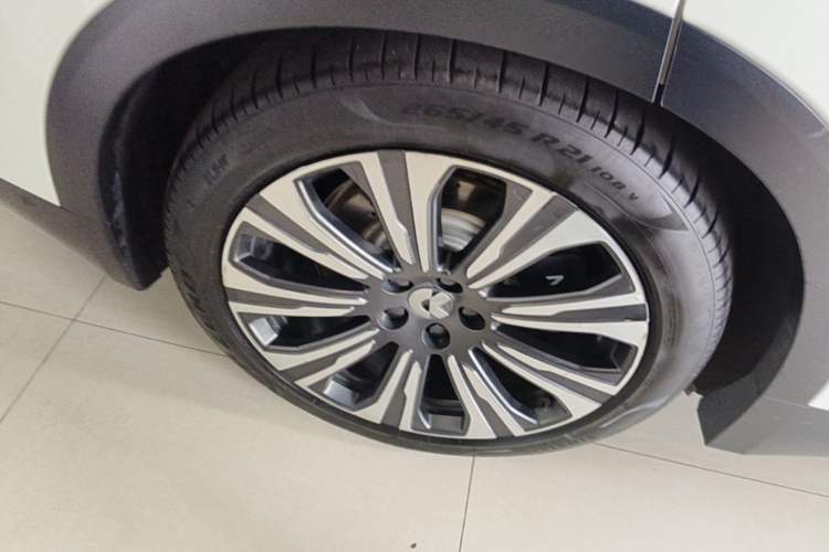 Used Nio ES8 2023 75 kWh Executive Edition Right Rear Wheel Hub