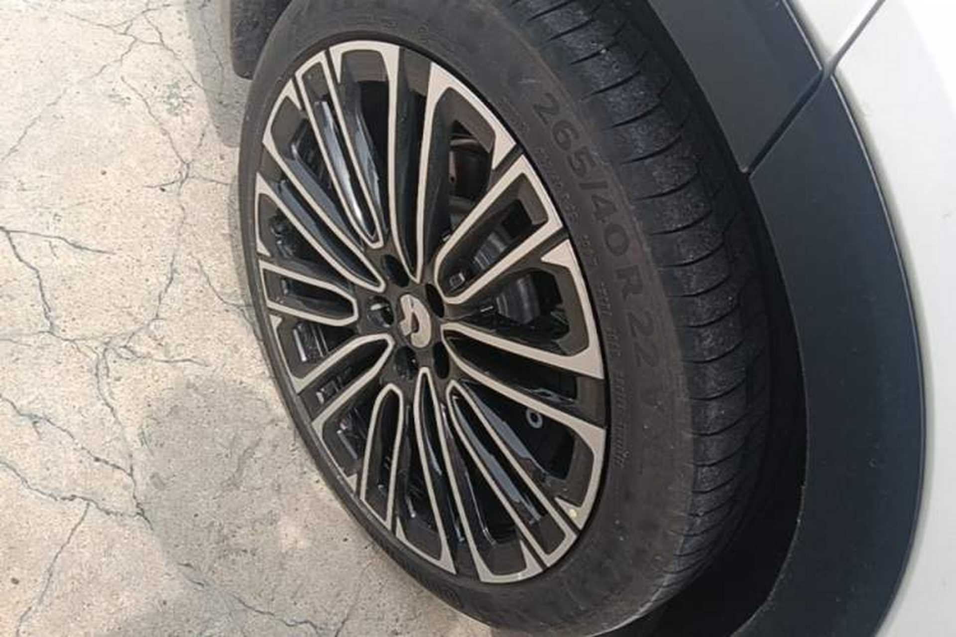 Used Nio ES8 2023 75 kWh Executive Edition Right Rear Wheel Hub