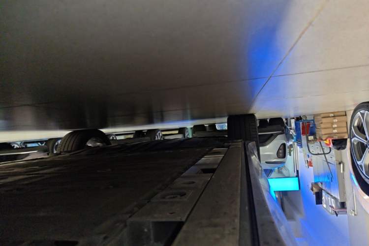 Used Nio ES8 2023 75 kWh Right Side Sill