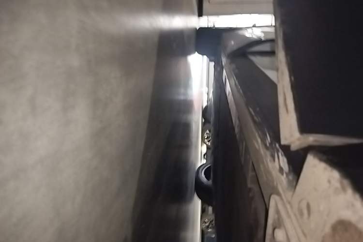 Used Nio ES8 2023 75 kWh Right Side Sill