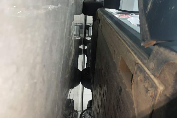 Used Nio ES8 2023 75 kWh Right Side Sill