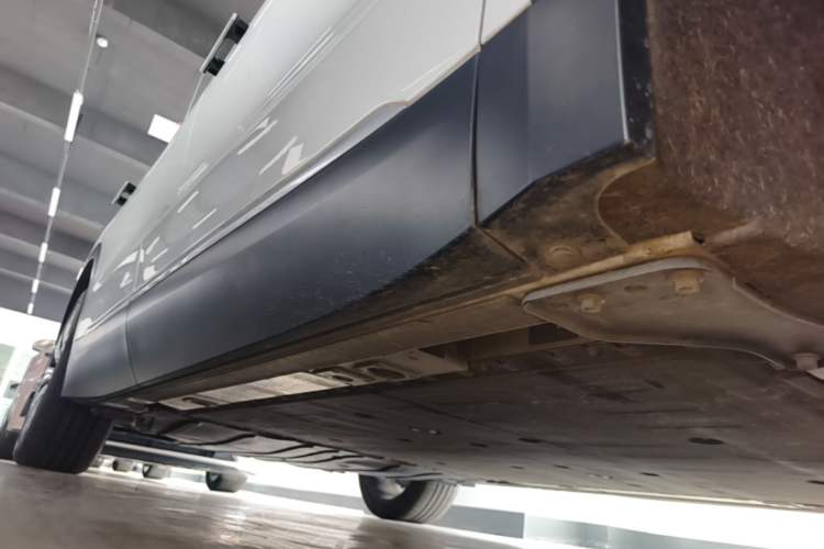 Used Nio ES8 2023 75 kWh Right Side Sill