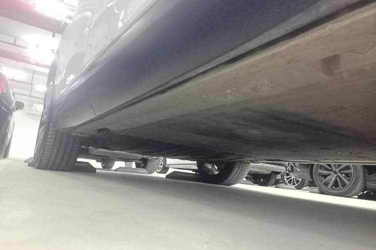 Used Nio ES8 2023 75 kWh Executive Edition Right Side Sill