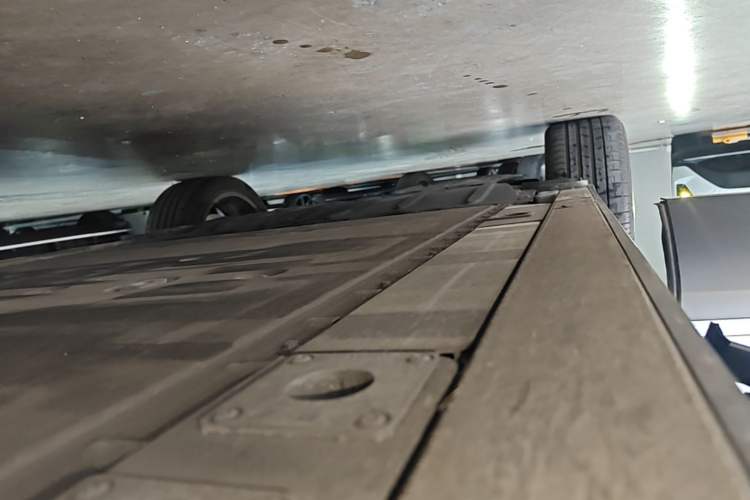 Used Nio ES8 2023 75 kWh Executive Edition Right Side Sill