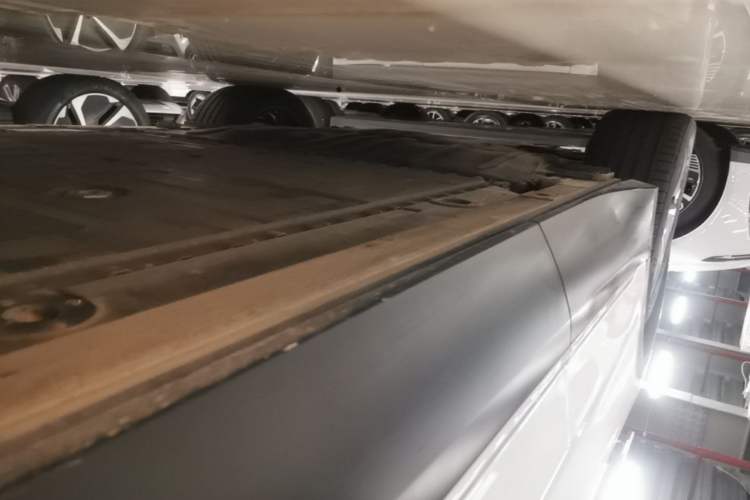 Used Nio ES8 2023 100kWh Right Side Sill