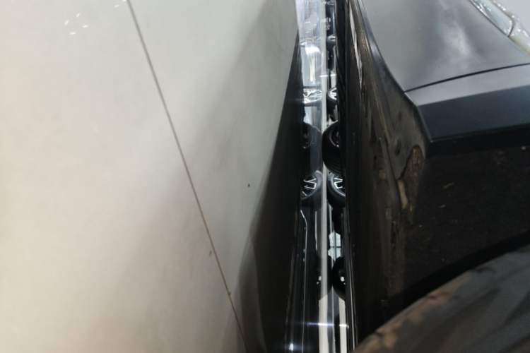Used Nio ES8 2023 100kWh Signature Edition Right Side Sill