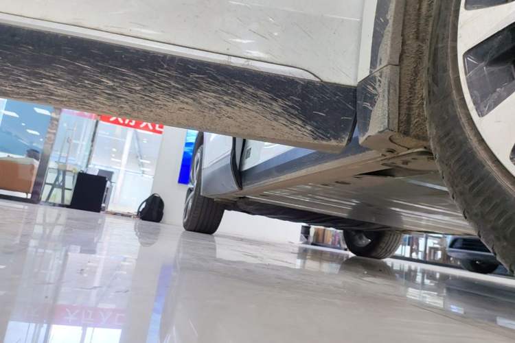 Used Nio ES8 2023 75 kWh Right Side Sill