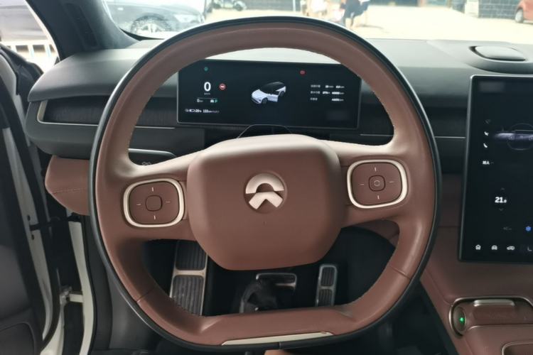 Used Nio ES8 2023 75 kWh Executive Edition Steering Wheel
