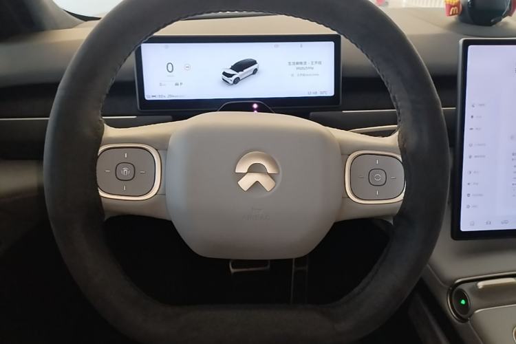 Used Nio ES8 2023 75 kWh Executive Edition Steering Wheel