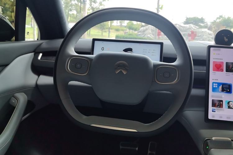 Used Nio ES8 2023 75 kWh Steering Wheel