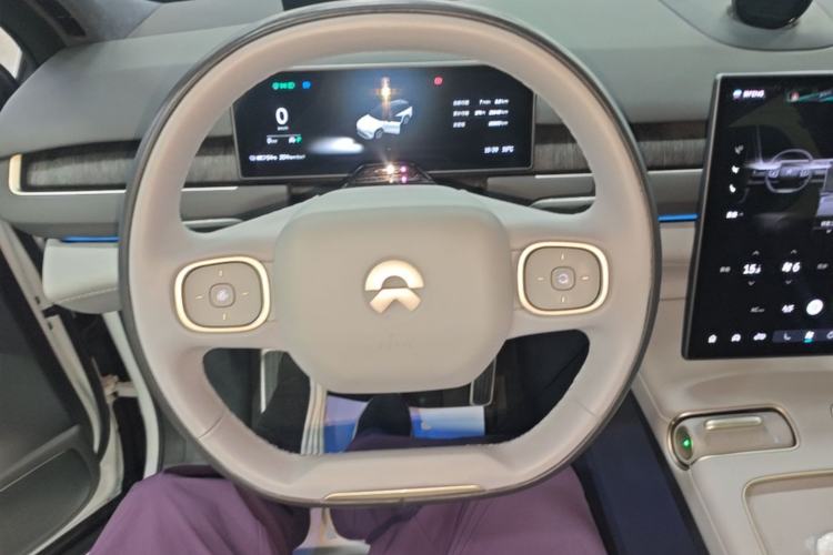 Used Nio ES8 2023 75 kWh Steering Wheel
