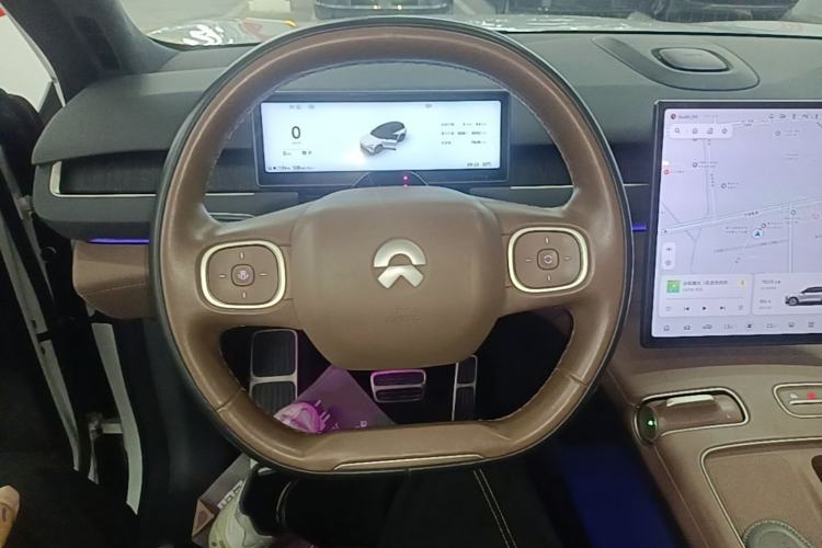 Used Nio ES8 2023 75 kWh Executive Edition Steering Wheel
