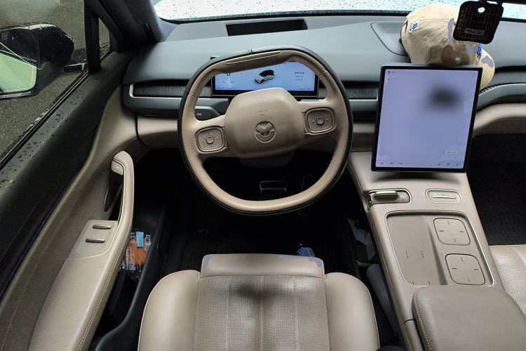 Used Nio ES8 2023 75 kWh Steering Wheel