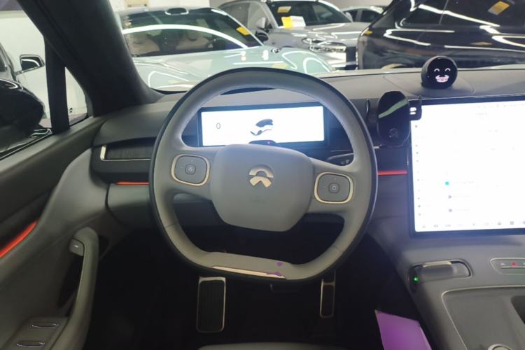 Used Nio ES8 2023 75 kWh Executive Edition Steering Wheel