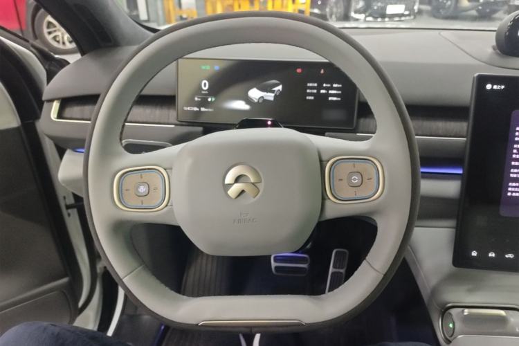 Used Nio ES8 2023 75 kWh Executive Edition Steering Wheel