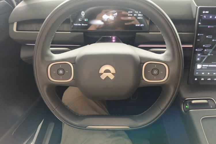 Used Nio ES8 2023 75 kWh Executive Edition Steering Wheel
