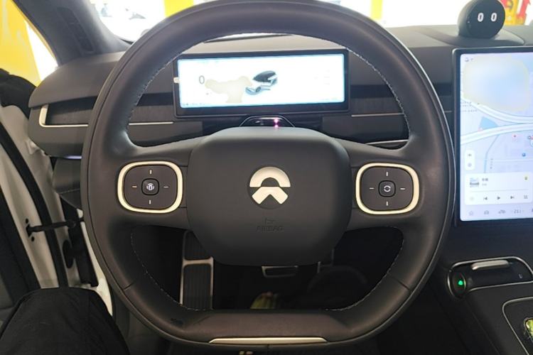 Used Nio ES8 2023 75 kWh Executive Edition Steering Wheel