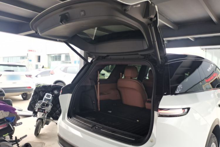 Used Nio ES8 2023 75 kWh Executive Edition Trunk