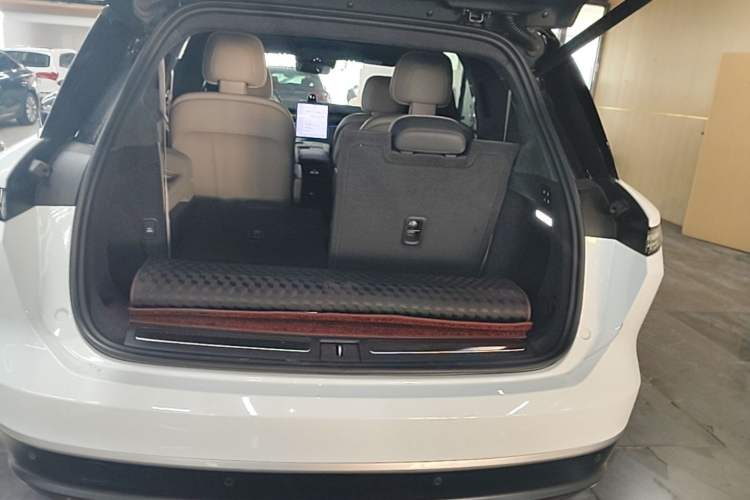 Used Nio ES8 2023 75 kWh Trunk