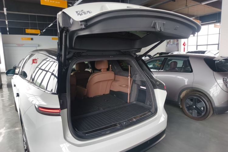 Used Nio ES8 2023 75 kWh Trunk