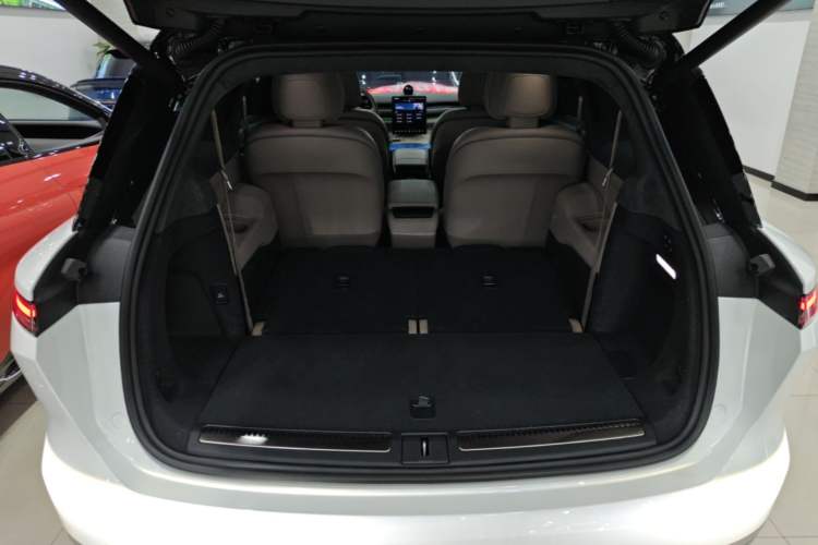 Used Nio ES8 2023 100kWh Signature Edition Trunk