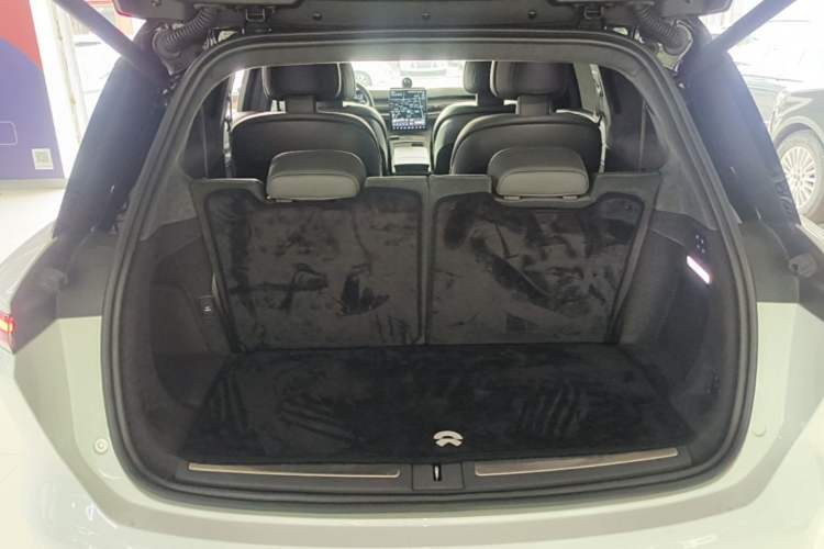 Used Nio ES8 2023 75 kWh Executive Edition Trunk