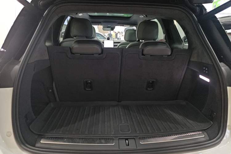 Used Nio ES8 2023 75 kWh Trunk