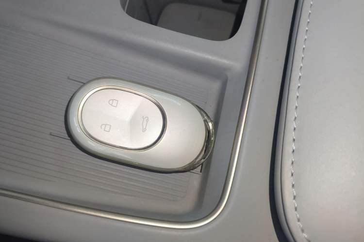 Used Nio ES8 2023 75 kWh Executive Edition Vehicle Key