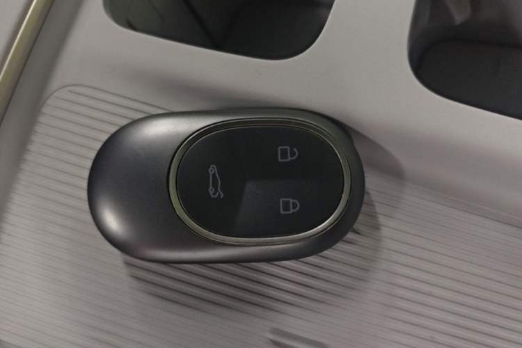 Used Nio ES8 2023 75 kWh Executive Edition Vehicle Key
