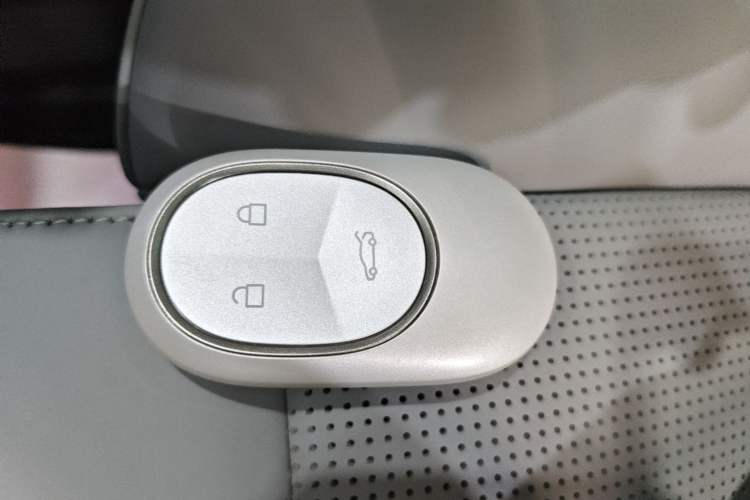 Used Nio ES8 2023 75 kWh Vehicle Key