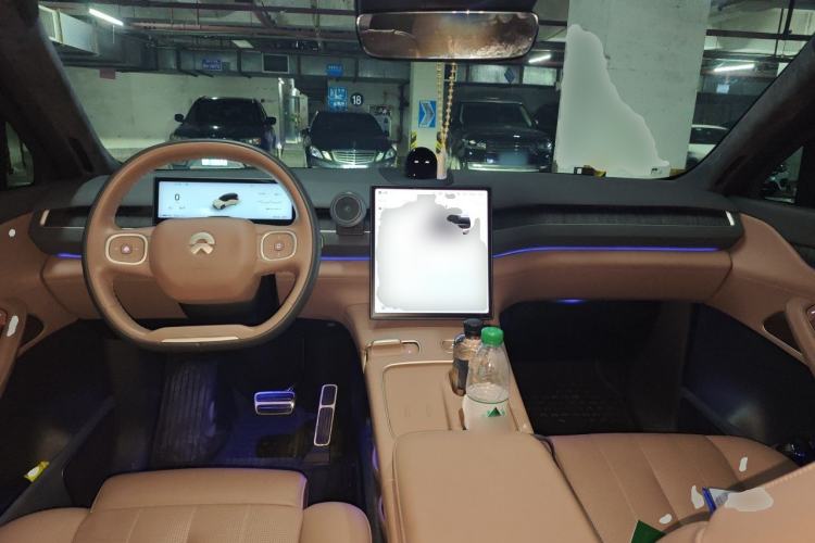 Used Nio ES8 2023 75 kWh Center Console