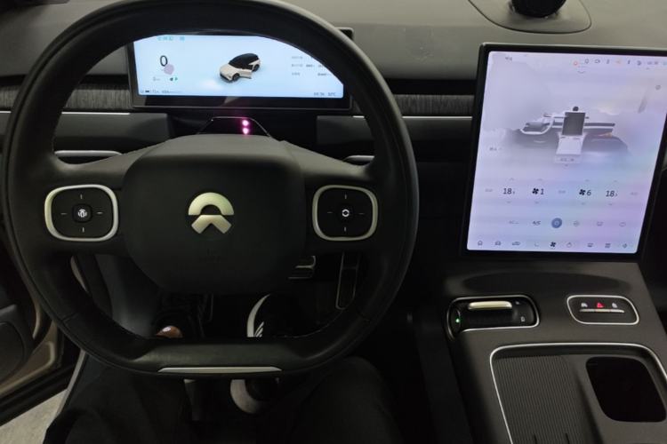 Used Nio ES8 2023 100kWh Center Console