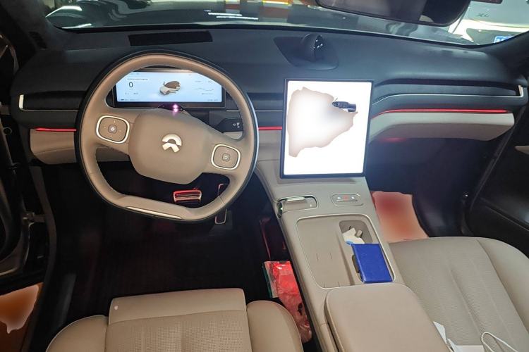 Used Nio ES8 2023 75 kWh Center Console