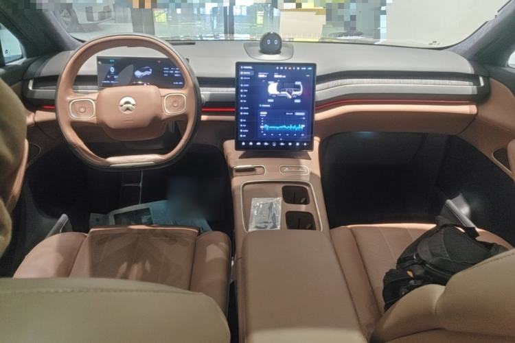 Used Nio ES8 2023 75 kWh Executive Edition Center Console
