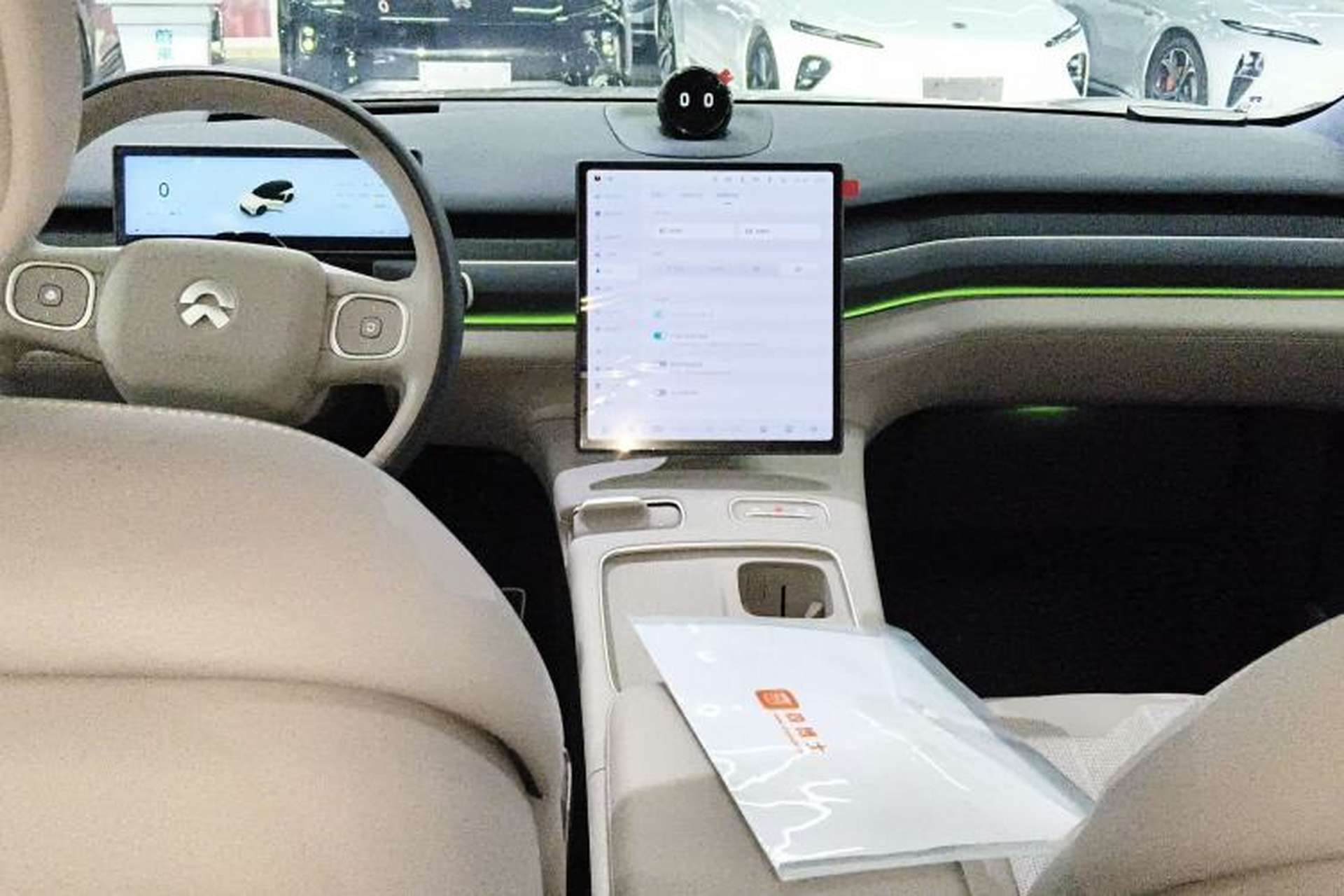 Used Nio ES8 2023 75 kWh Center Console