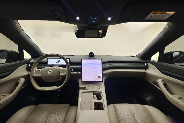 Used Nio ES8 2023 75 kWh Center Console