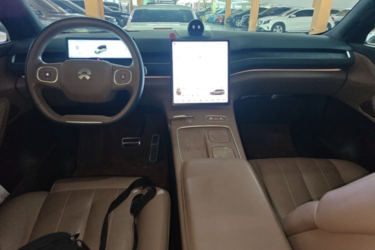 Used Nio ES8 2023 100kWh Signature Edition Center Console