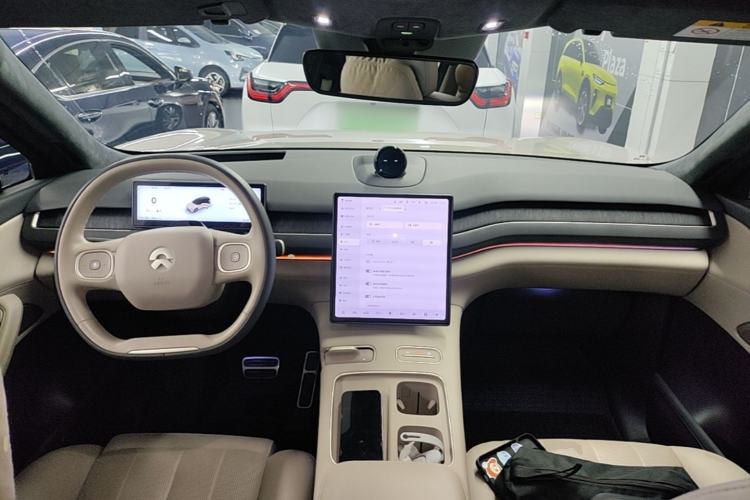 Used Nio ES8 2023 75 kWh Executive Edition Center Console