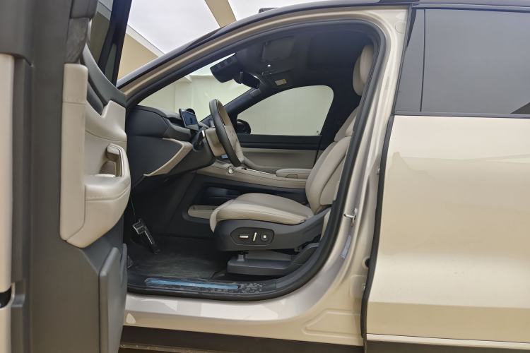 Used Nio ES8 2023 75 kWh Driver Seat