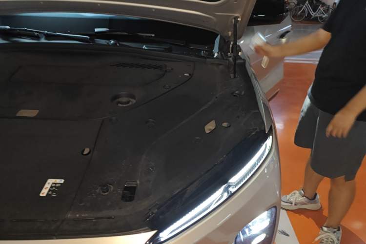 Used Nio ES8 2023 75 kWh Engine Bay Left