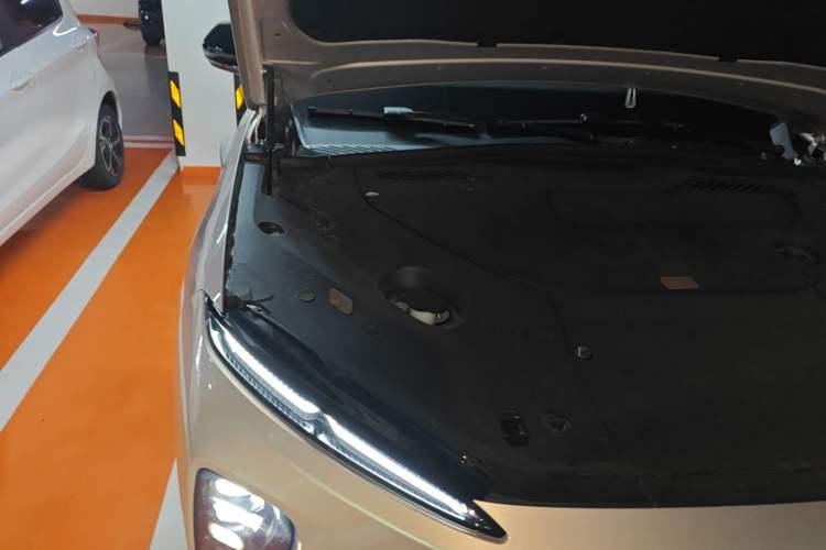 Used Nio ES8 2023 75 kWh Engine Bay Right