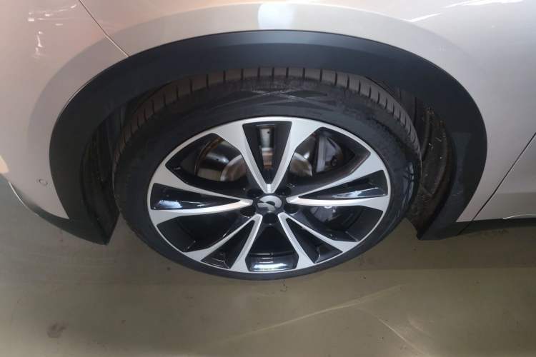 Used Nio ES8 2023 100kWh Signature Edition Exterior 1