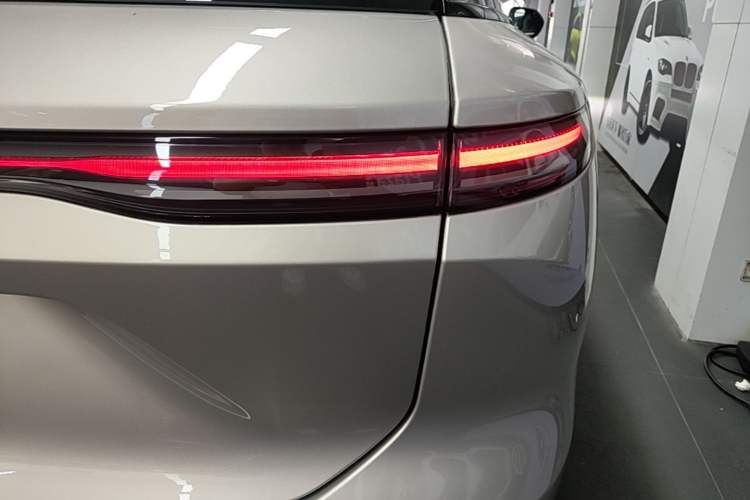 Used Nio ES8 2023 75 kWh Executive Edition Exterior 1